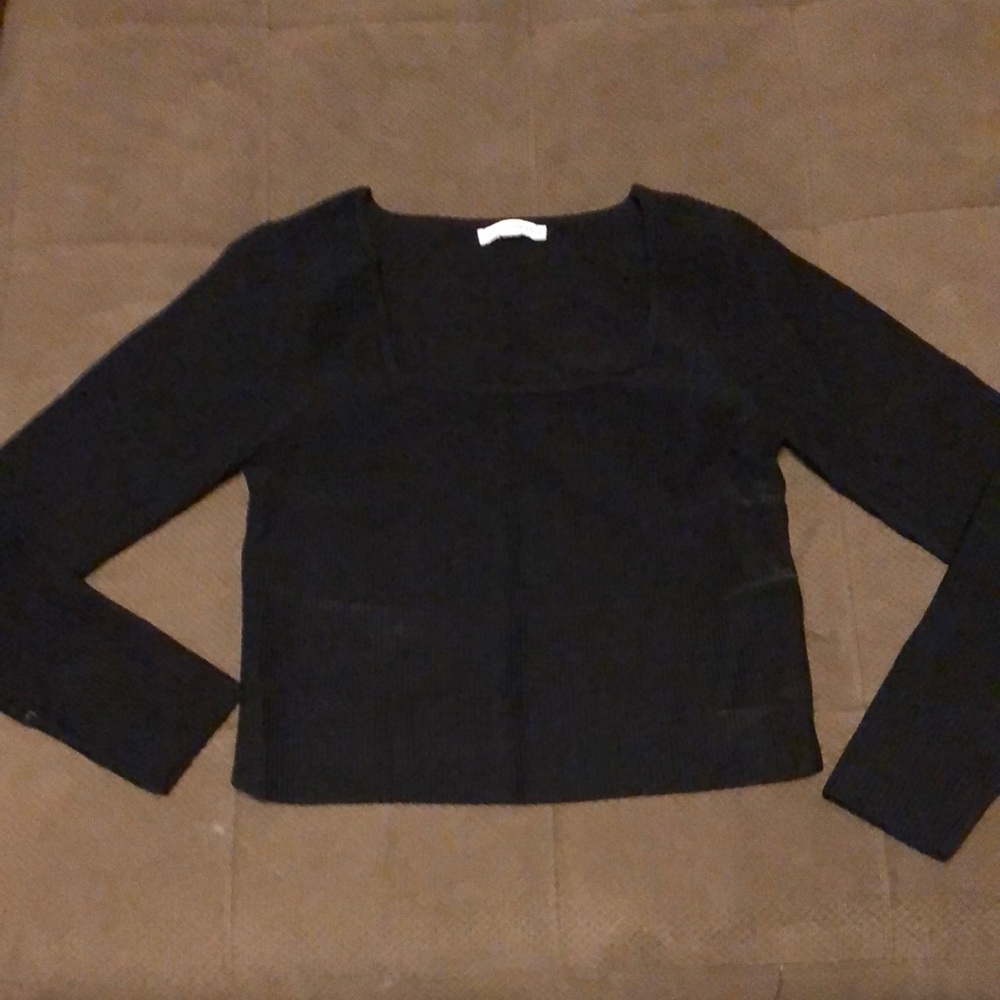 Fitted Black Blouse with Long Sleeves